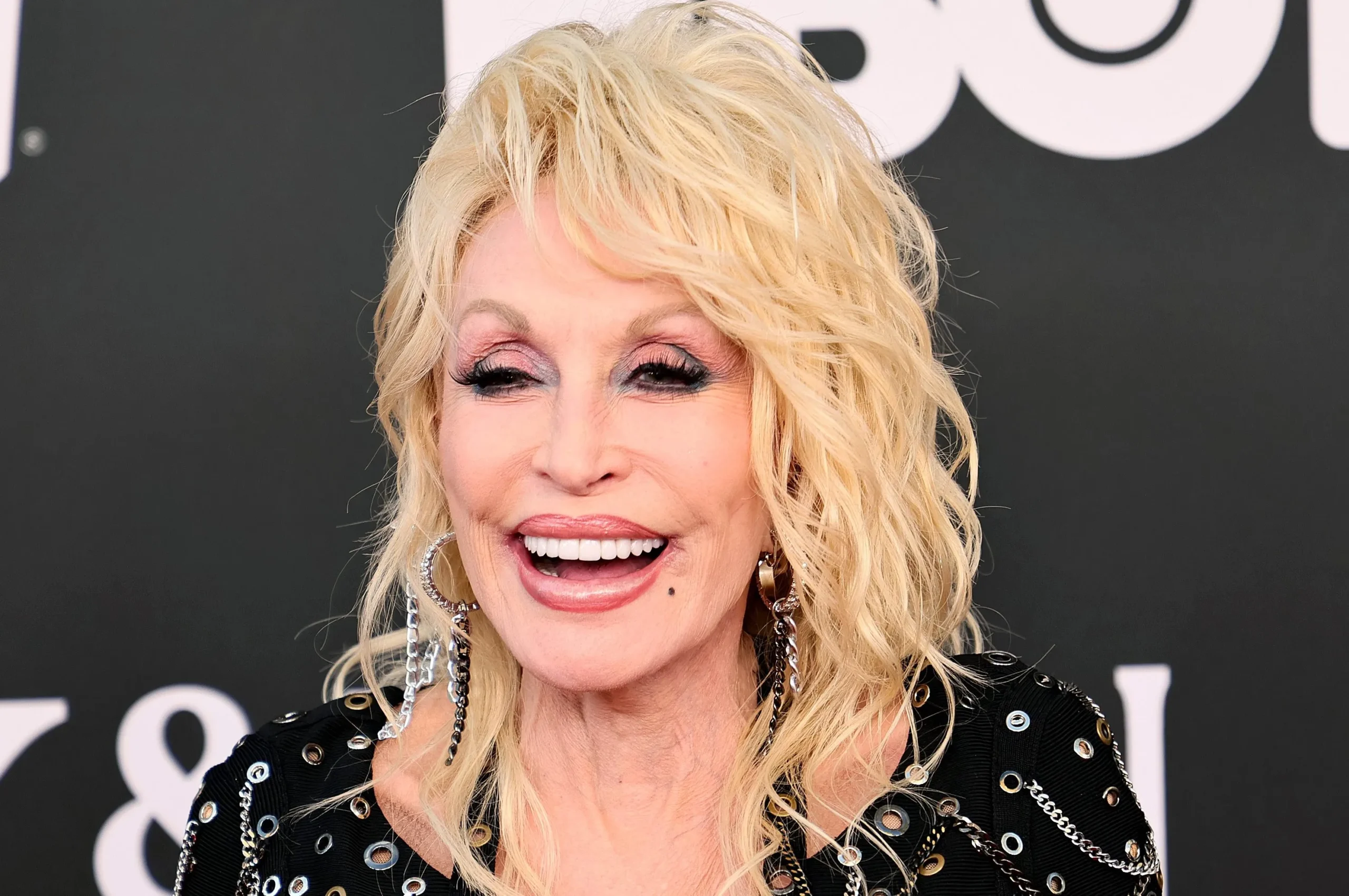 Dolly Parton Postpones 2026 Las Vegas Concerts Due to Health Concerns