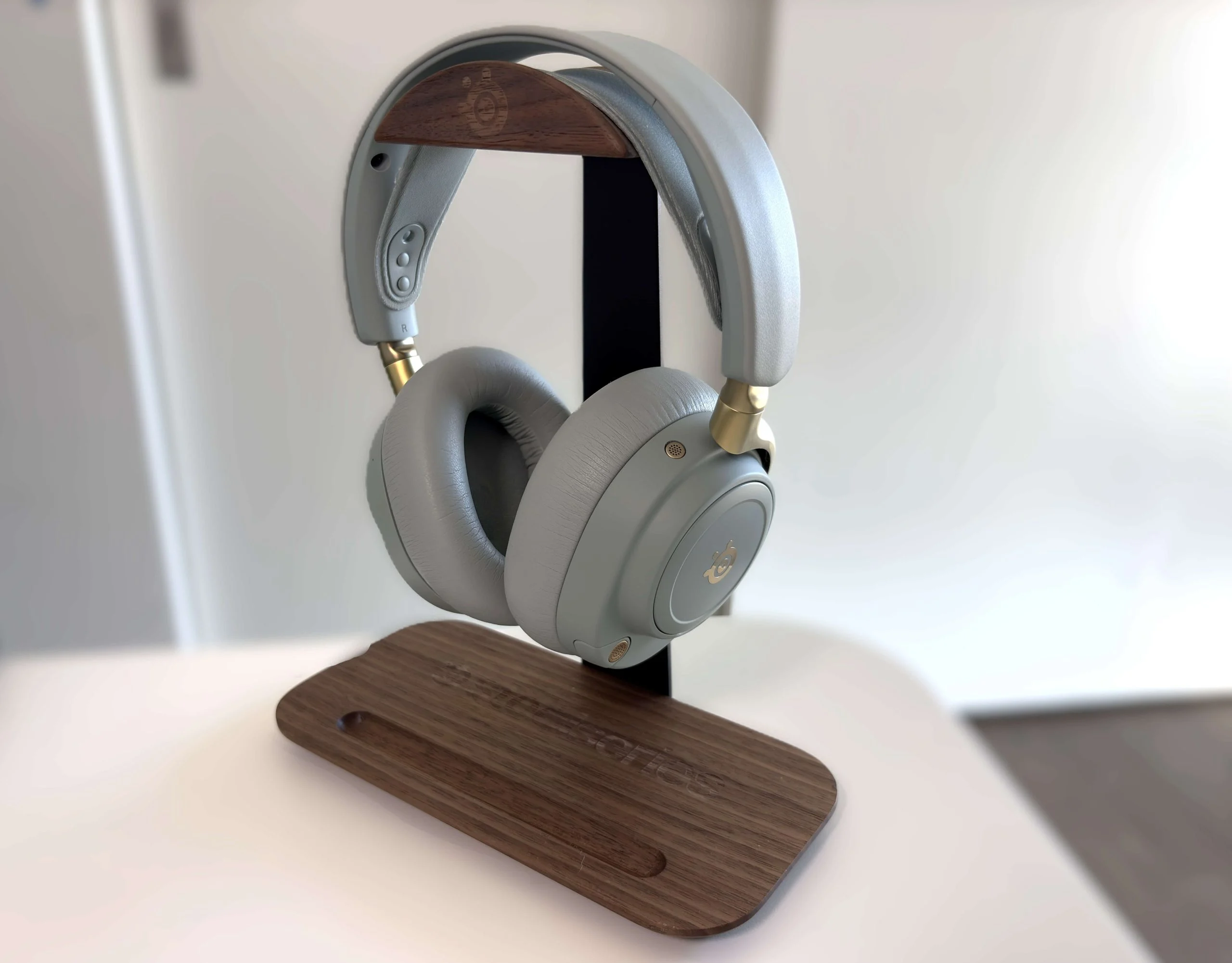 SteelSeries Arctis Nova Elite Review: Luxury Sound Meets Gamer Reality